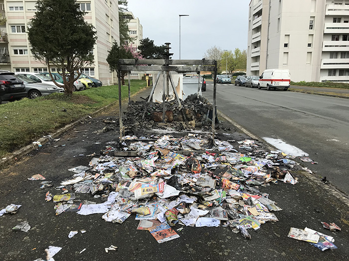 Incendie poubelles Rue Pasteur 7