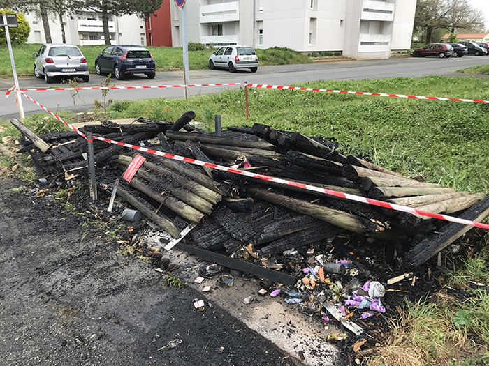 Incendie poubelles Rue Pasteur 1