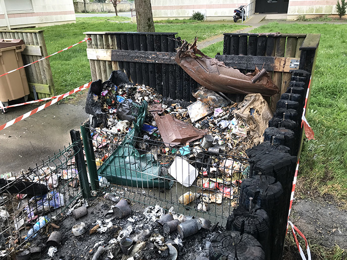 Incendie poubelles Rue Pasteur 3