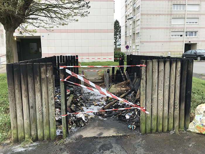 Incendie poubelles Rue Pasteur 6