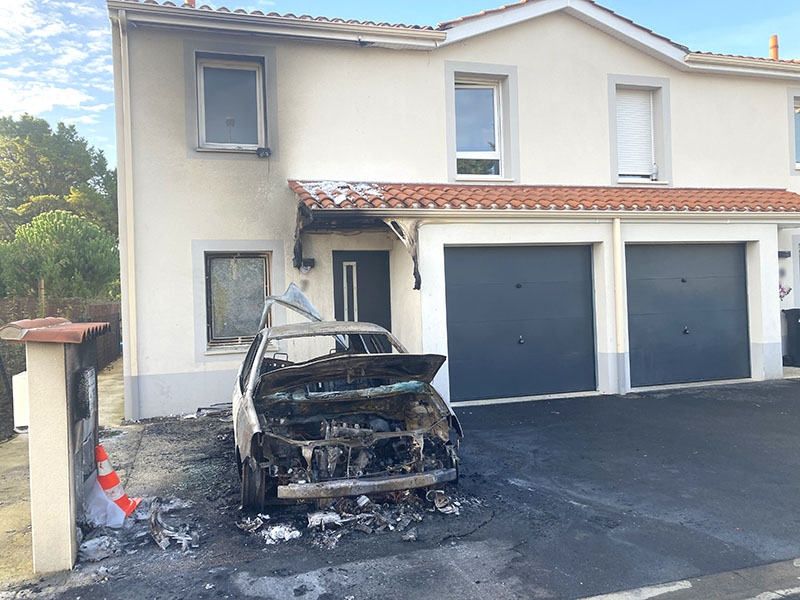 Incendie voiture 05-10-2021-1