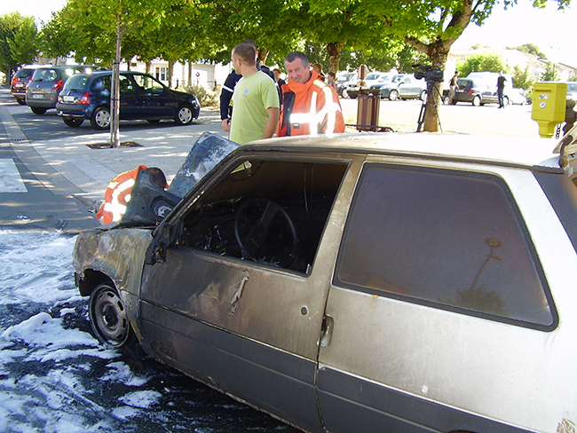 voiture incendiée 3